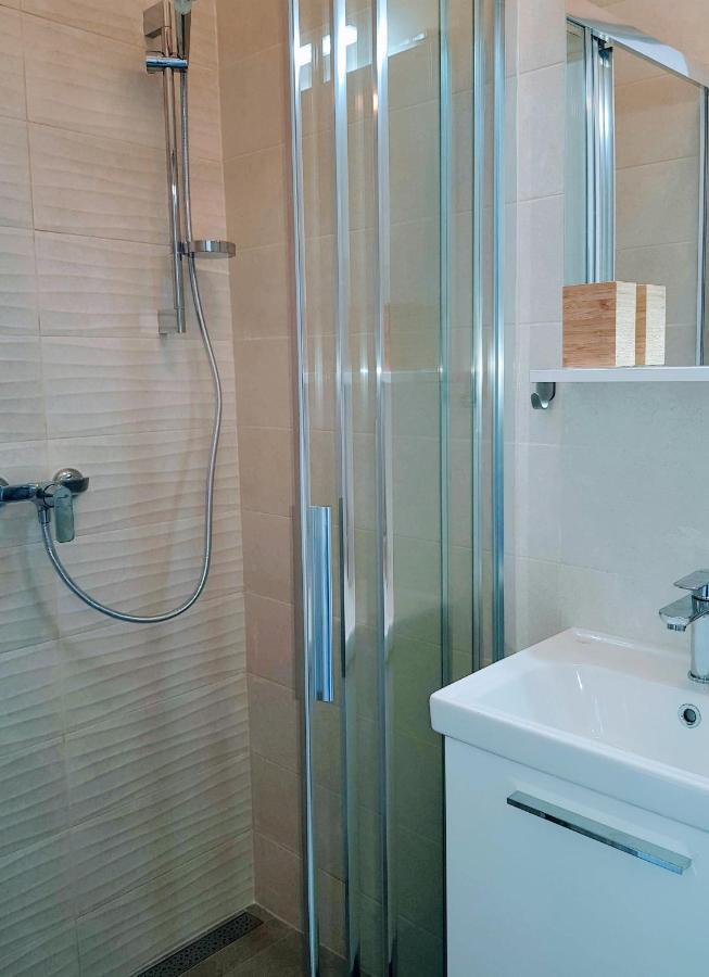 Apartmani Elena Malinska Bagian luar foto