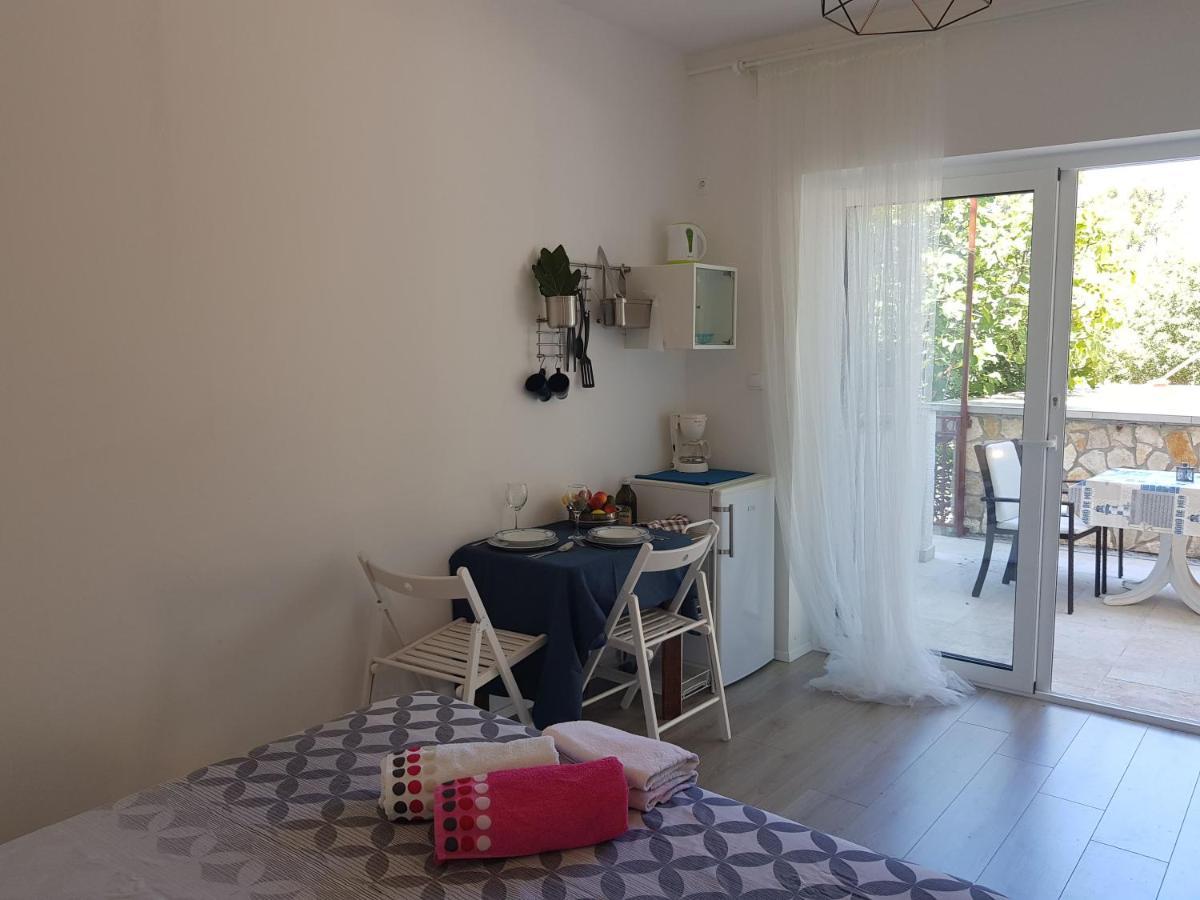 Apartmani Elena Malinska Bagian luar foto