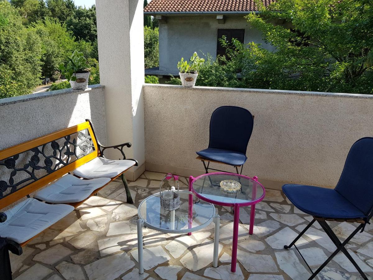 Apartmani Elena Malinska Bagian luar foto